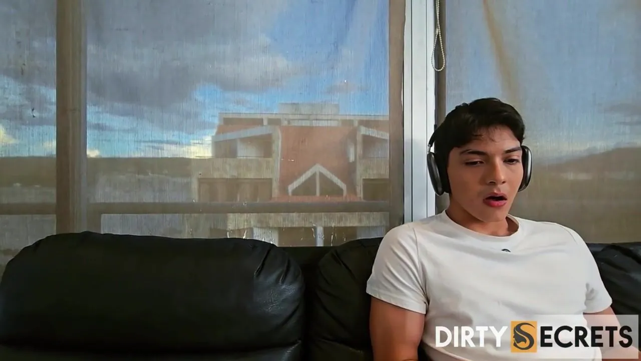 Stepdad's best friend's stepdaughter gets drilled while gaming