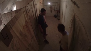 1. Download full pics of Da elegante a volgare in meno di un'ora from clubbdsm.com