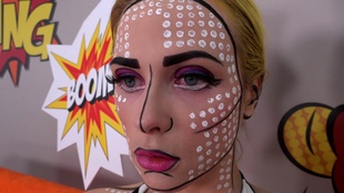 2. Download full pics of Komische Schönheit from creativeporn.com