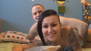 1. Download full pics of Takhle mrdaj pankáči from czechamateurs.com