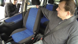 2. Download full pics of 荡妇配上强势掌控者 from czechbitch.com