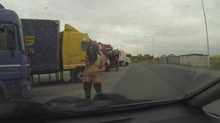 2. Download full pics of 挨了打的荡妇 from czechbitch.com