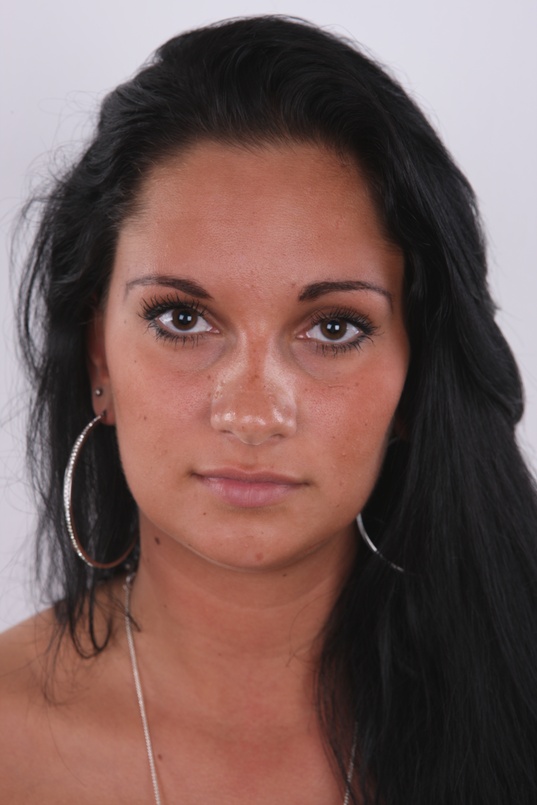 1. Download full pics of Tereza (21) from czechcasting.com