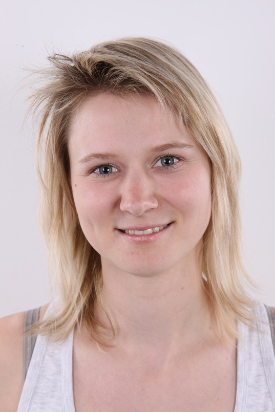 1. Download full pics of Monika (21) from czechcasting.com