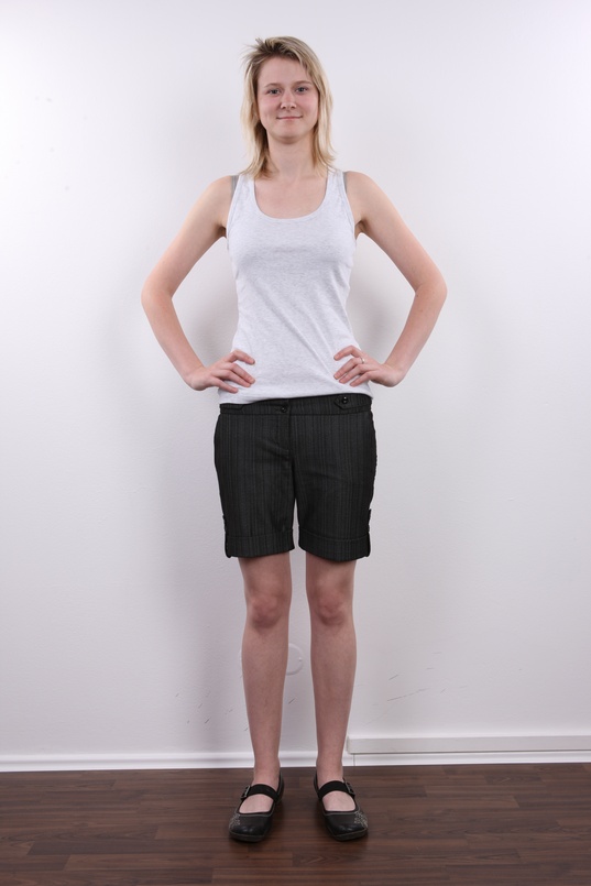 2. Download full pics of Monika (21) from czechcasting.com