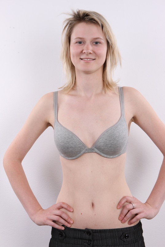 8. Download full pics of Monika (21) from czechcasting.com