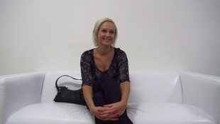 1. Download full pics of Linda (27) from czechcasting.com