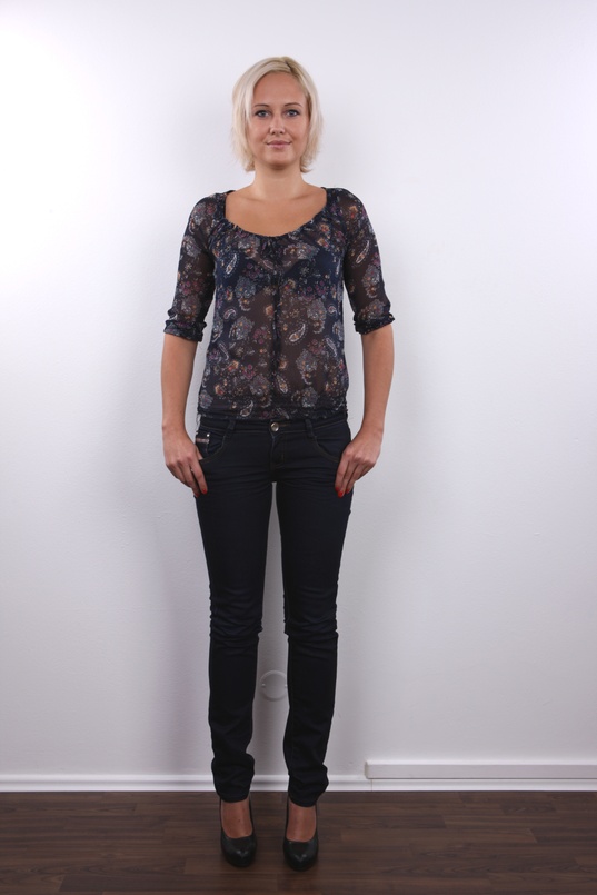 2. Download full pics of Linda (27) from czechcasting.com