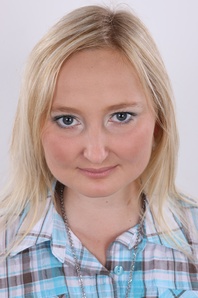 1. Download full pics of Zuzana (24) from czechcasting.com