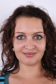 1. Download full pics of Sona (22) from czechcasting.com