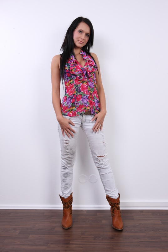 2. Download full pics of Sabina (19) from czechcasting.com