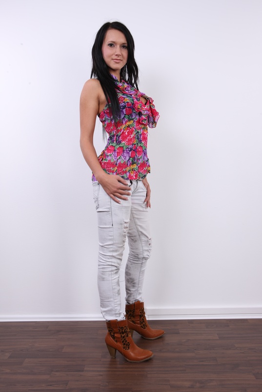 4. Download full pics of Sabina (19) from czechcasting.com