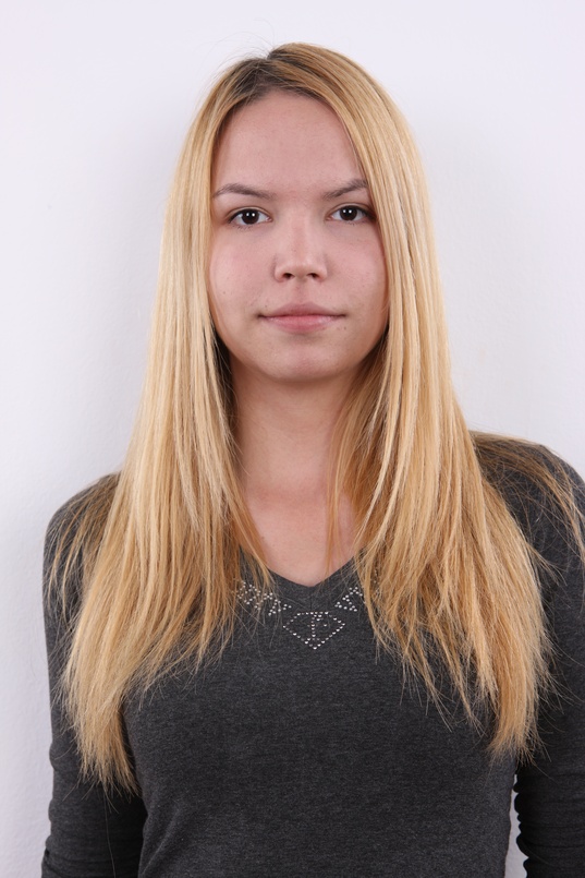 1. Download full pics of Arina (20) from czechcasting.com