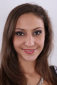 1. Download full pics of Simona (23) from czechcasting.com