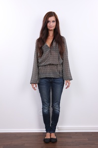 2. Download full pics of Kamila (20) from czechcasting.com