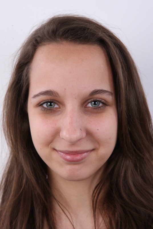 1. Download full pics of Kristyna (18) from czechcasting.com