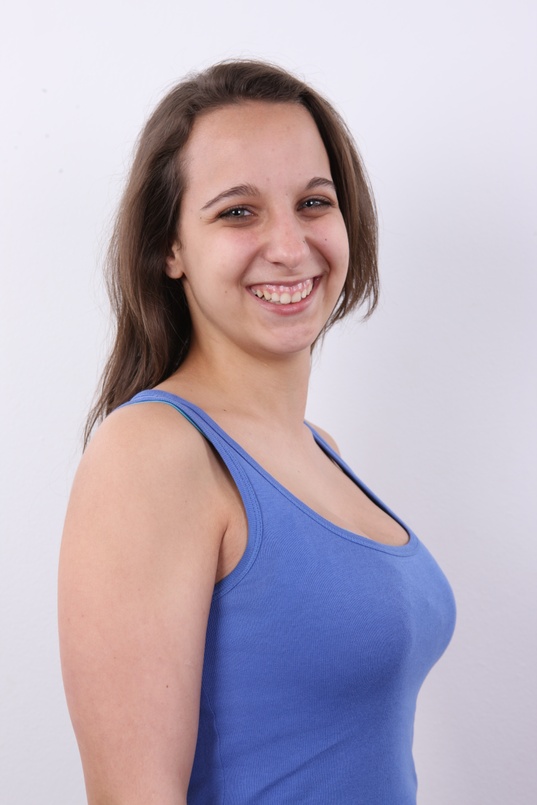 4. Download full pics of Kristyna (18) from czechcasting.com