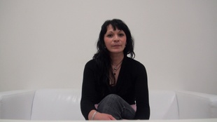 1. Download full pics of Hana (22) from czechcasting.com