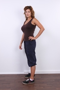 4. Download full pics of Lucie (19) from czechcasting.com