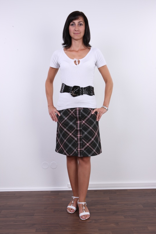 2. Download full pics of Lenka (32) from czechcasting.com