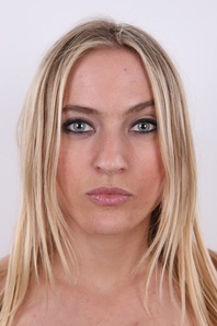 1. Download full pics of Iva (23) from czechcasting.com