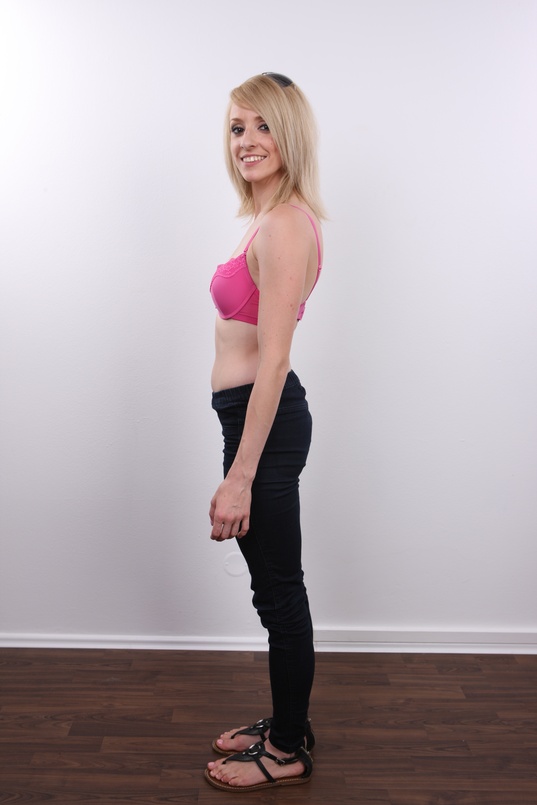 5. Download full pics of Eva (26) from czechcasting.com