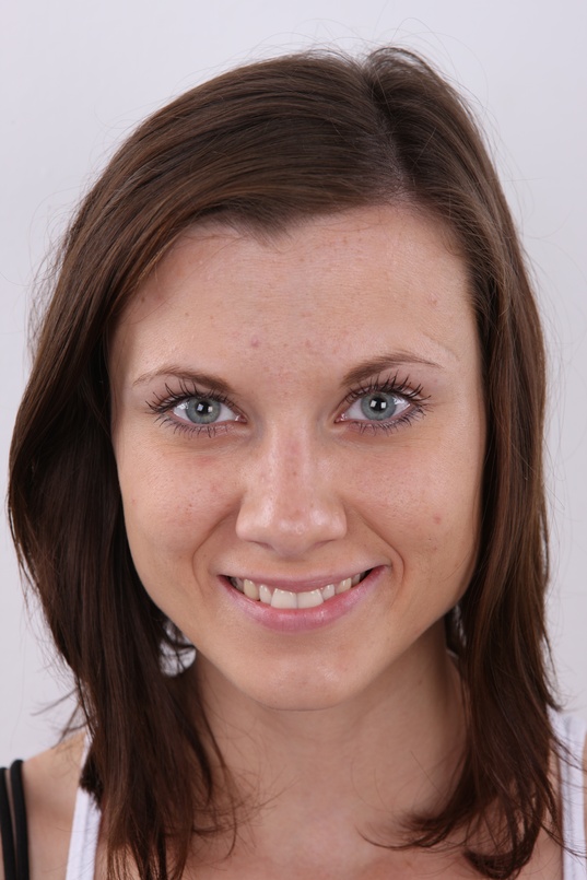 1. Download full pics of Jitka (21) from czechcasting.com