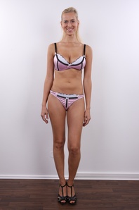 7. Download full pics of Marcela (29) from czechcasting.com