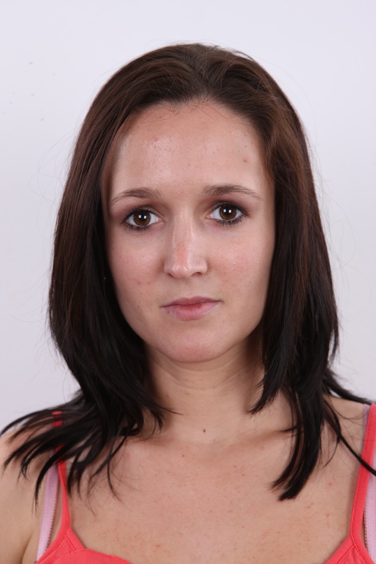 1. Download full pics of Veronika (26) from czechcasting.com