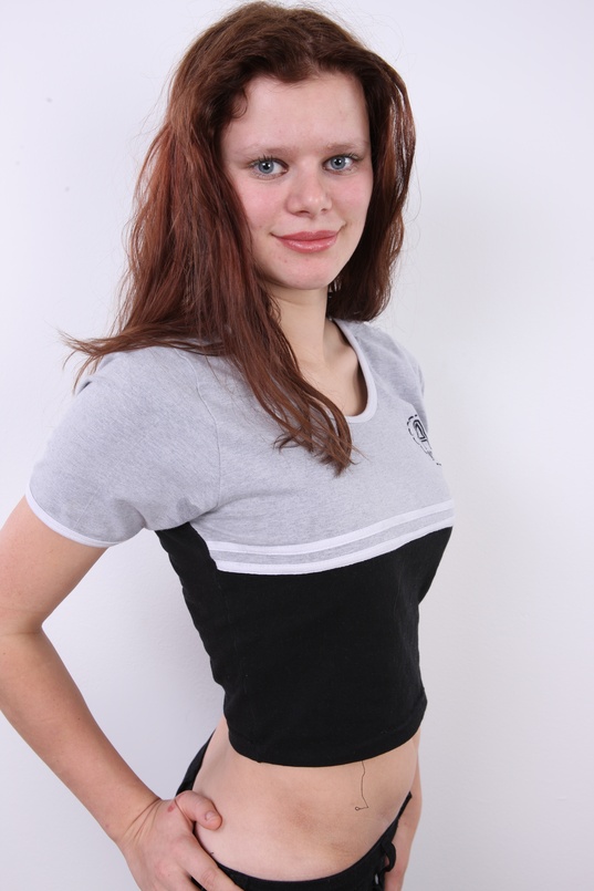 4. Download full pics of Sarka (22) from czechcasting.com