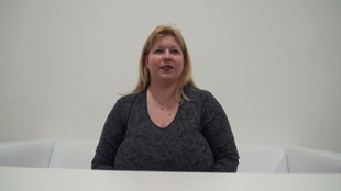 1. Download full pics of Zdenka (27) from czechcasting.com