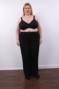 5. Download full pics of Zdenka (27) from czechcasting.com