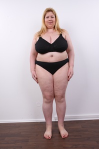 7. Download full pics of Zdenka (27) from czechcasting.com