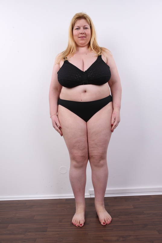 7. Download full pics of Zdenka (27) from czechcasting.com