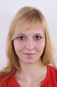 1. Download full pics of Ilona (21) from czechcasting.com