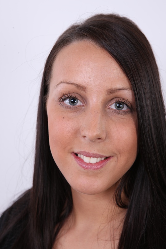 1. Download full pics of Michaela (19) from czechcasting.com