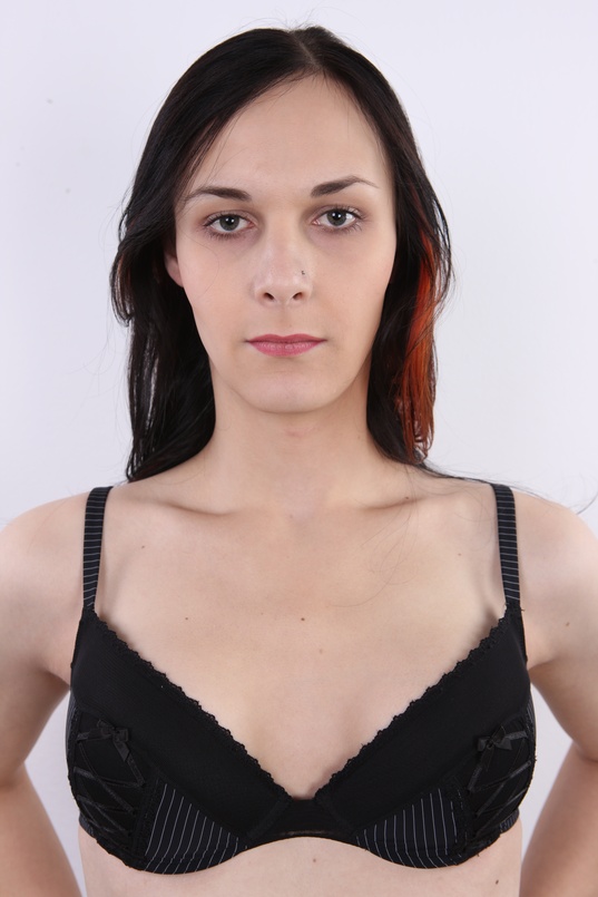 4. Download full pics of Andrea (24) from czechcasting.com
