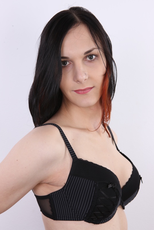 9. Download full pics of Andrea (24) from czechcasting.com