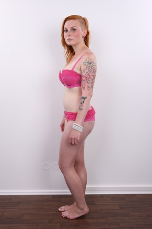 7. Download full pics of model Veronika (25) from czechcasting.com