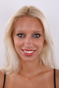 1. Download full pics of Tereza (28) from czechcasting.com
