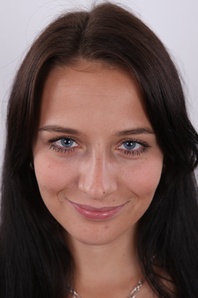 1. Download full pics of Simona (28) from czechcasting.com