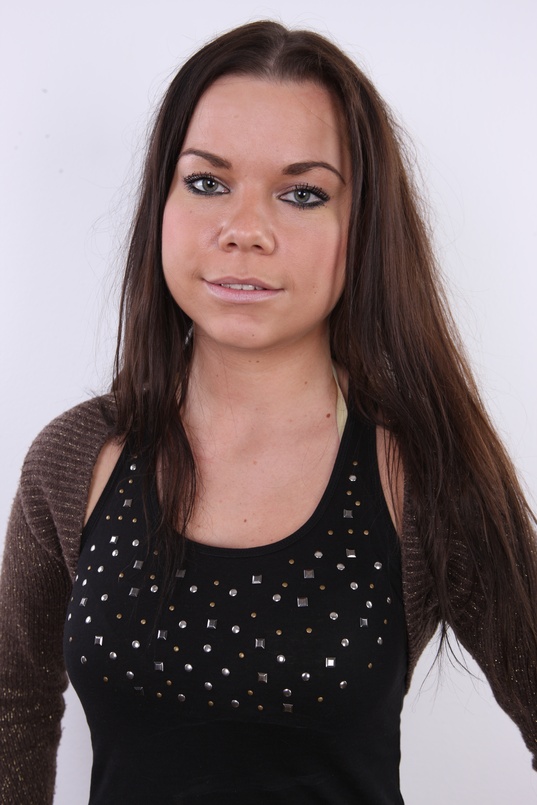 3. Download full pics of Petra (22) from czechcasting.com