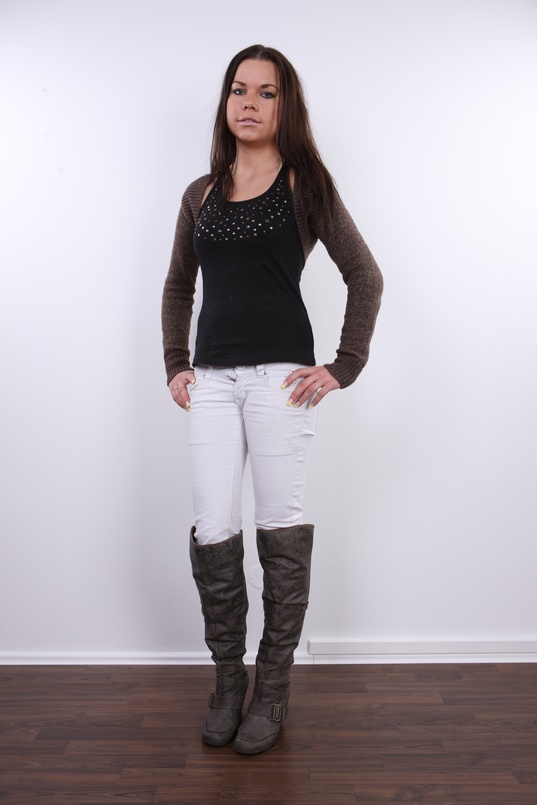 2. Download full pics of Petra (22) from czechcasting.com