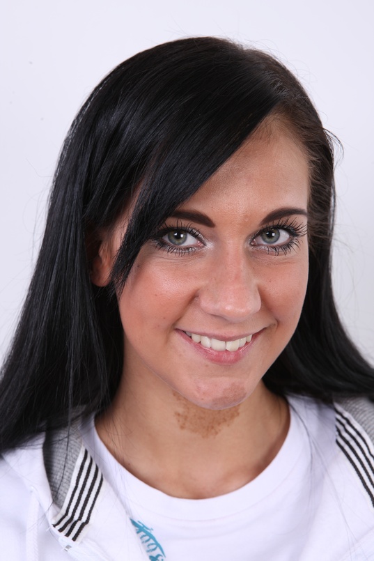 1. Download full pics of Iveta (21) from czechcasting.com
