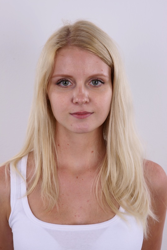 1. Download full pics of Aneta (21) from czechcasting.com