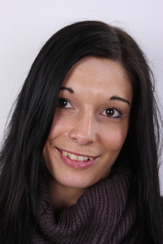 1. Download full pics of Michaela (24) from czechcasting.com