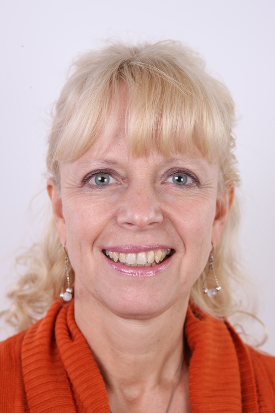 1. Download full pics of Milena (52) from czechcasting.com