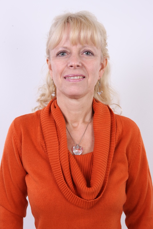 3. Download full pics of Milena (52) from czechcasting.com