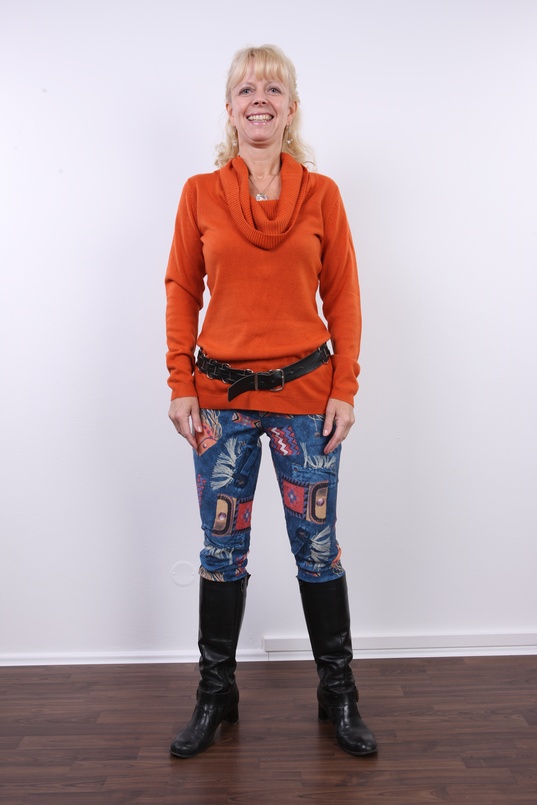 2. Download full pics of Milena (52) from czechcasting.com