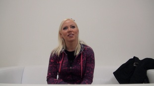 1. Download full pics of Veronika (30) from czechcasting.com